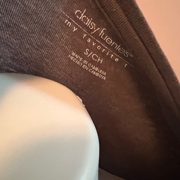 Daisy Fuentes my favorite tee brown - Picture 4 of 5